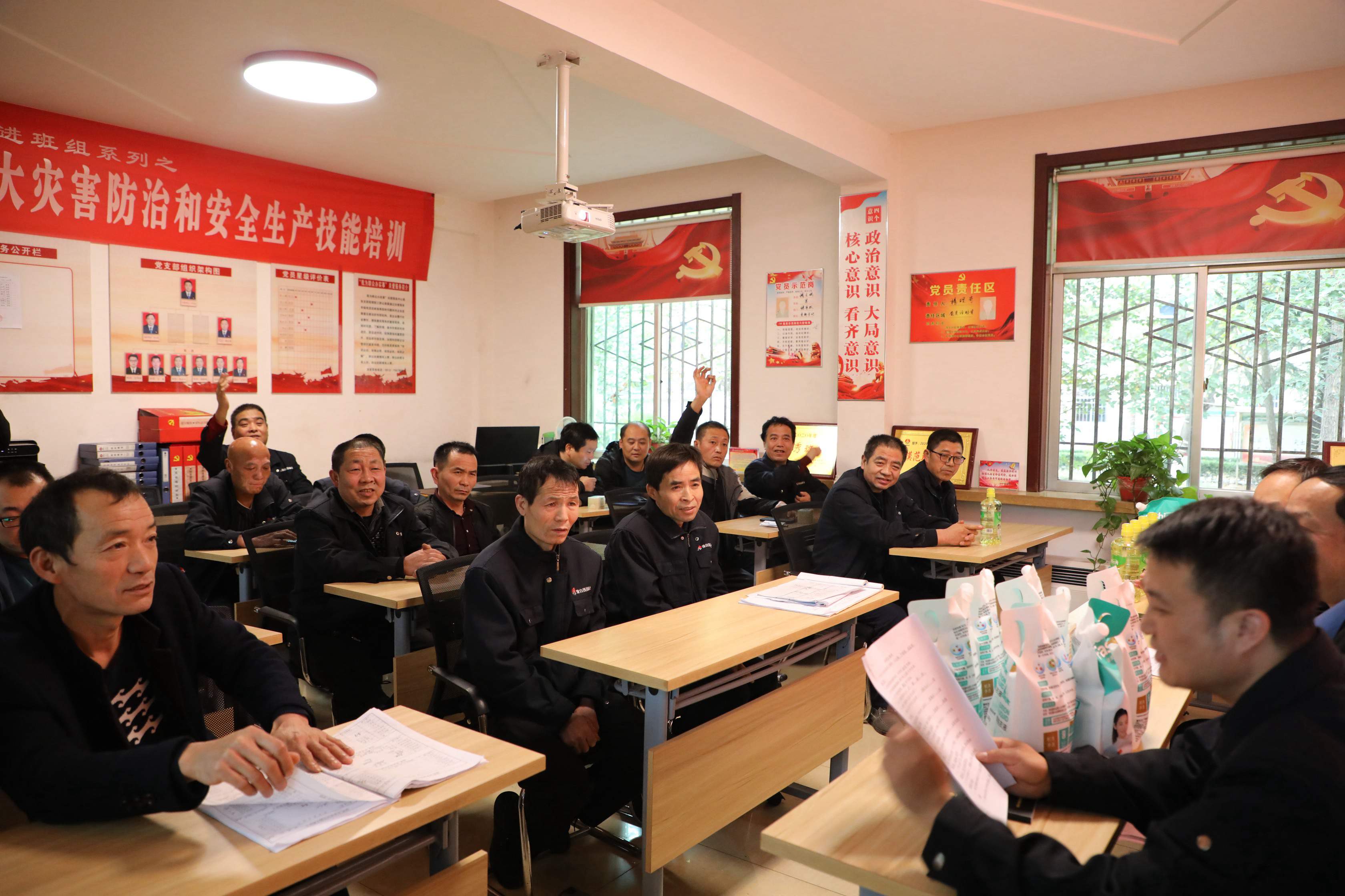安全知識(shí)問答進(jìn)區(qū)隊(duì).jpg